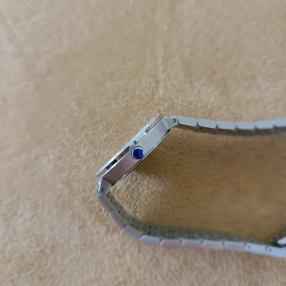 Movado Kora 1/4ct Diamond ladies watch - Picture 3 of 6